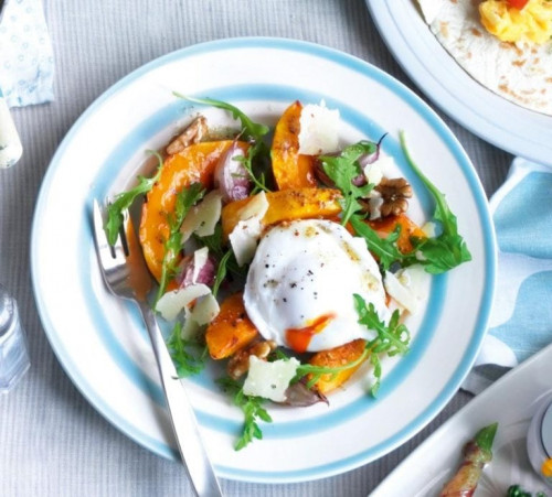Squash salad with a poached egg